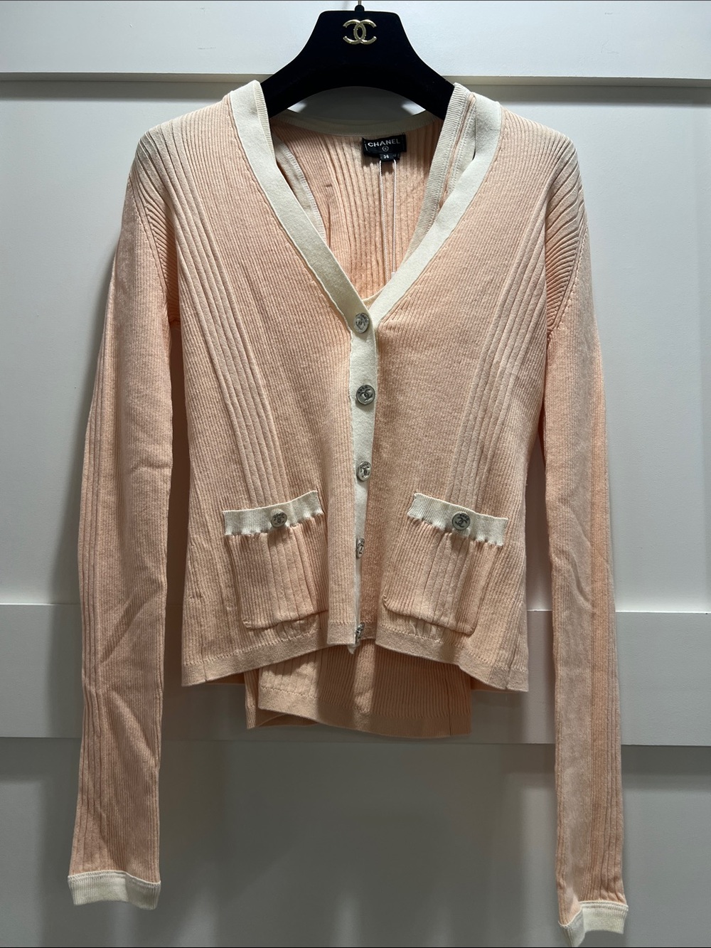 CHANEL COCO BEACH 2025 Peach/Ivory Ribbed Knit Cardigan & Tank Set FR 36